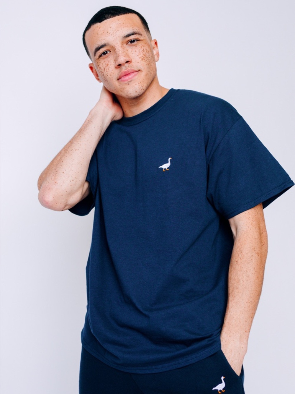 Goose & Gander Unisex White T-Shirt with Black Logo size Medium, navy blue